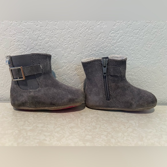 Gwen Grey Robeez Boots Size 9-12 months - Picture 1 of 7